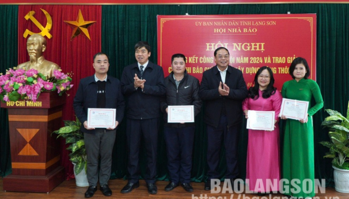 Lang Son Provincial Journalists Association rewards collectives and individuals with achievements in activities in 2024