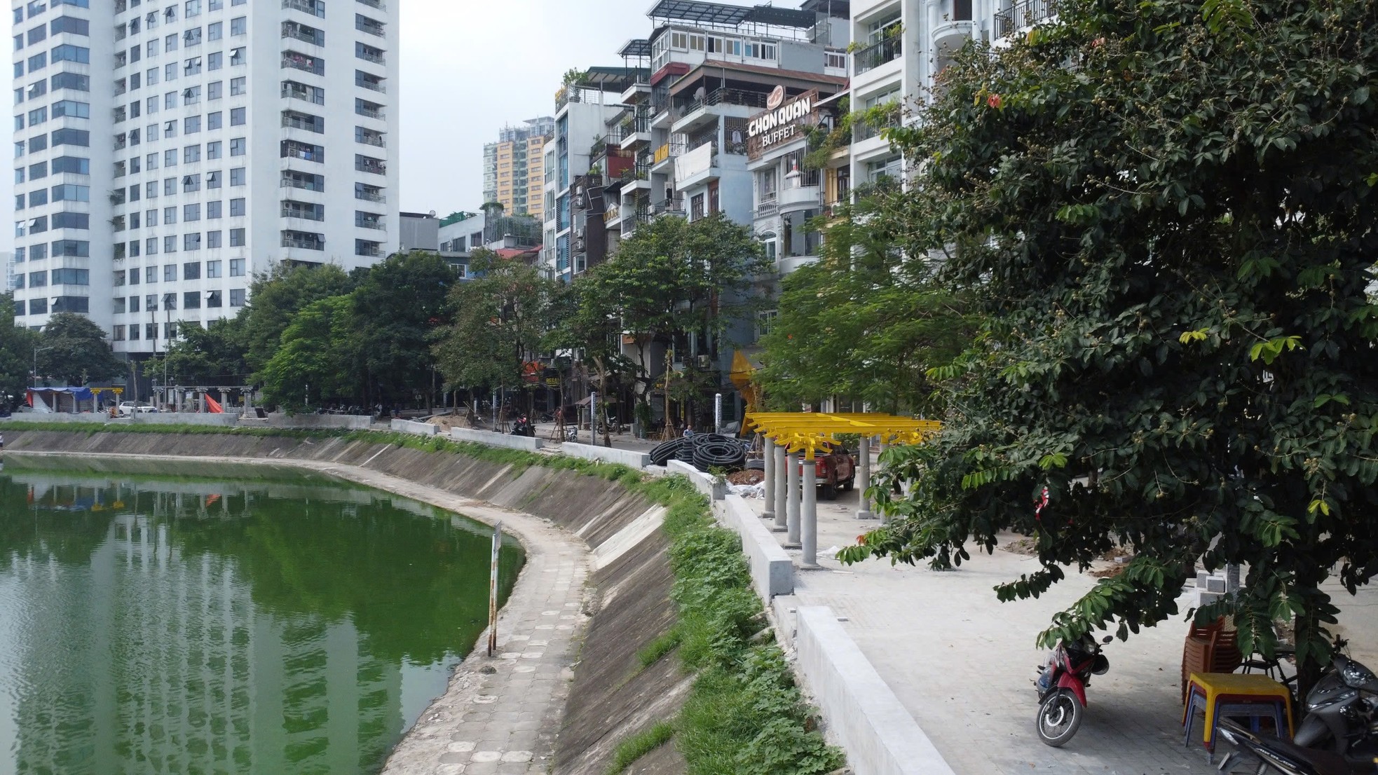 Close-up of the walking street around Ngoc Khanh Lake about to come into operation photo 3