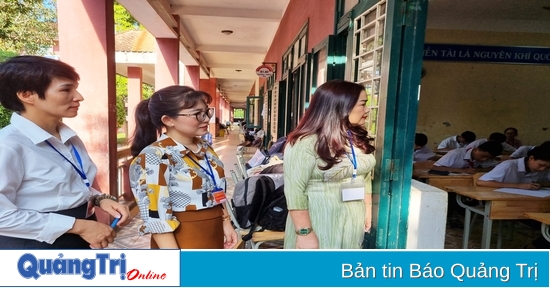 Hơn 9.600 thí sinh làm bài thi môn Toán, Tiếng Anh