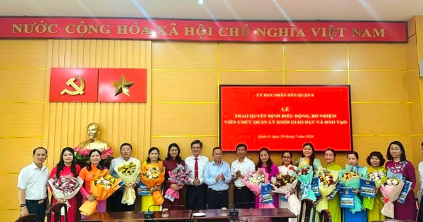 A district in Ho Chi Minh City mobilizes and appoints principals and vice principals of many public schools.