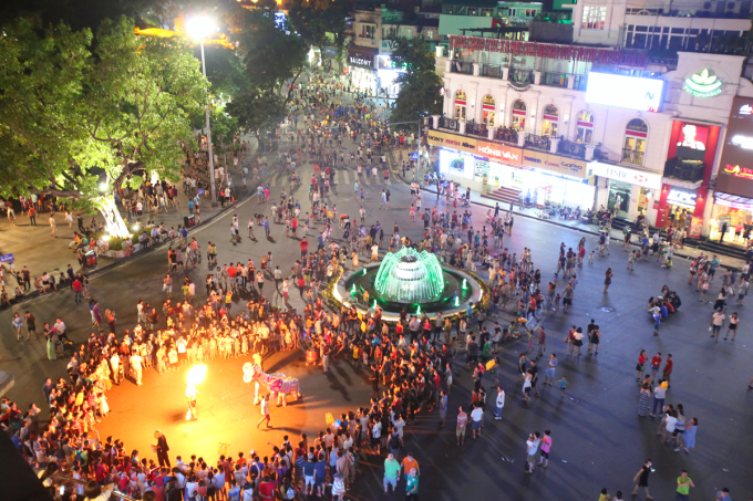 ถนนคนเดินใจกลางเมืองหลวงฮานอย ภาพโดย: ง็อก ทานห์