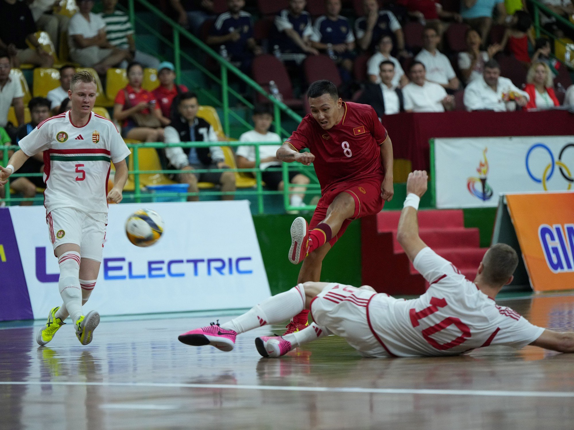 Đội tuyển futsal Việt Nam thất bại trước đội bóng 'khổng lồ' đến từ châu Âu - Ảnh 2.