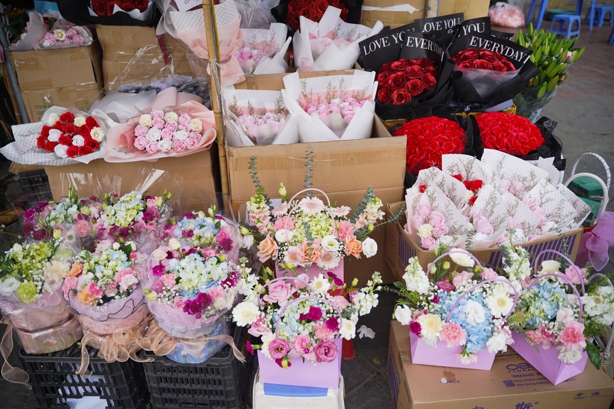 Diversified flower and gift market for Vietnamese Teachers' Day November 20, photo 4