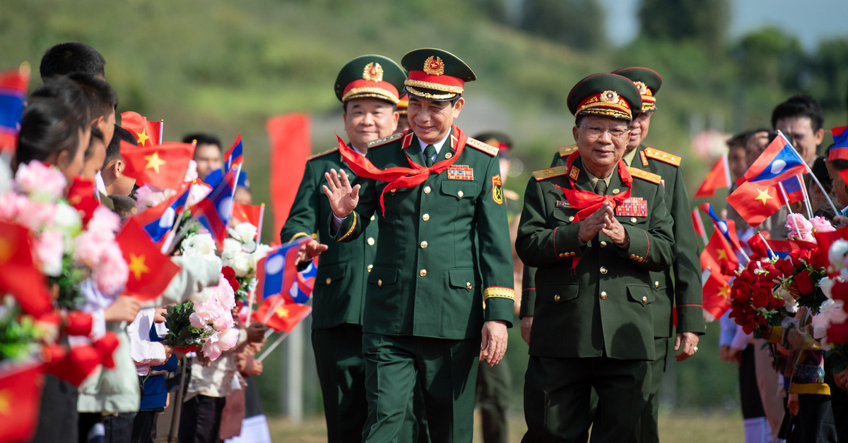 Le ministère de la Défense nationale du Vietnam fait don au Laos d'un projet de construction de casernes frontalières