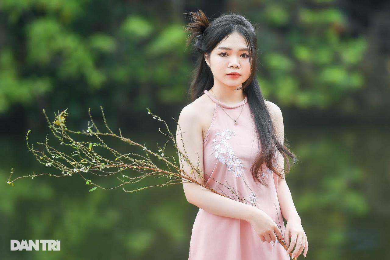 Duong Lam ancient village turns into a Tet film set, attracting tourists to check-in in Ao Dai - 9