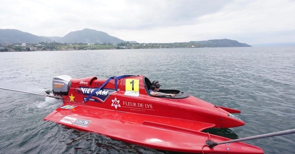 F1-Superboot legt in Binh Dinh an