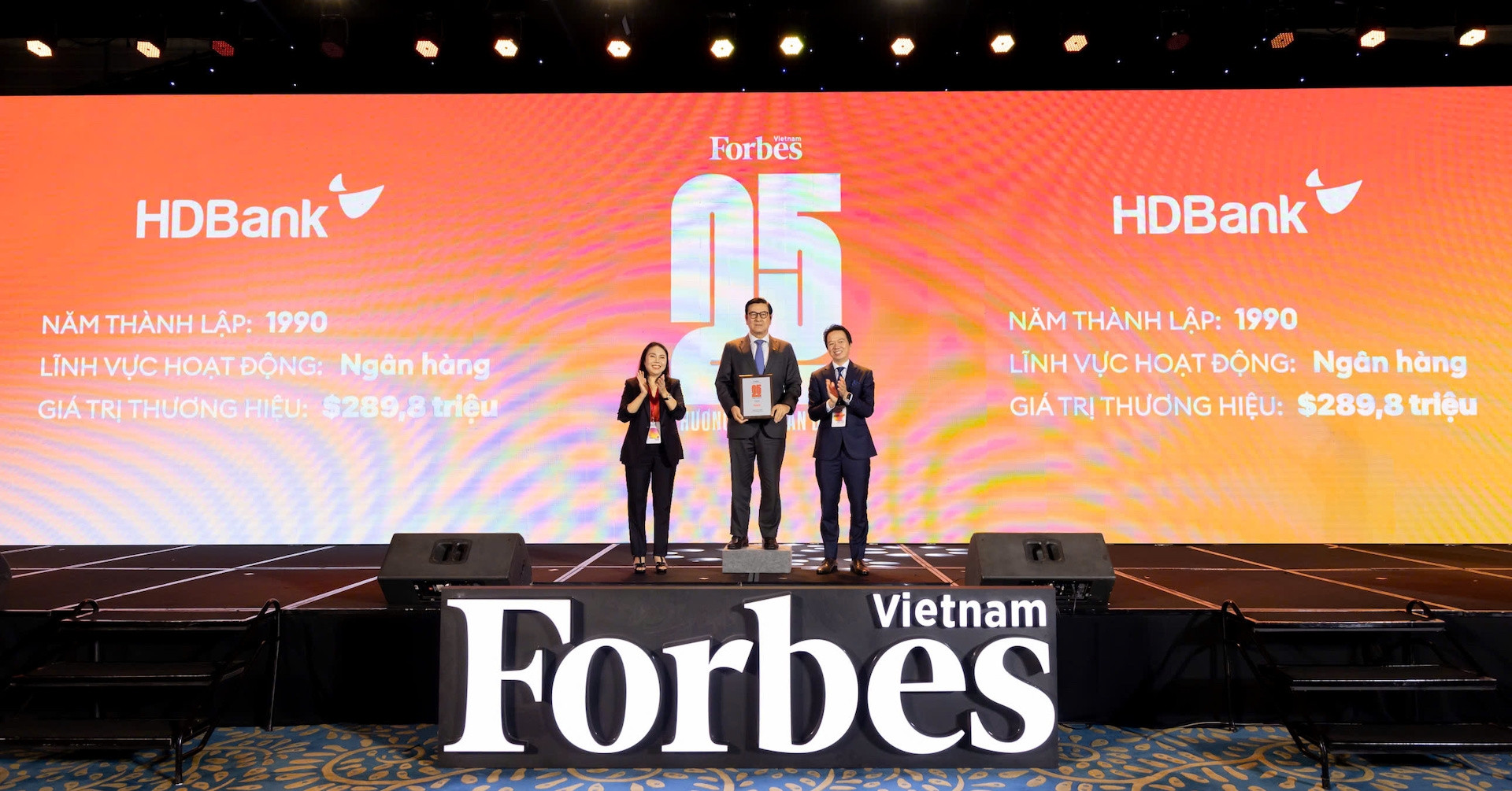 HDBank는 Forbes 선정 상위 25대 브랜드에 계속 이름을 올렸습니다.