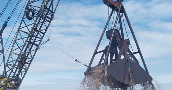 Dong Thap provides sand mines for Cao Lanh expressway construction