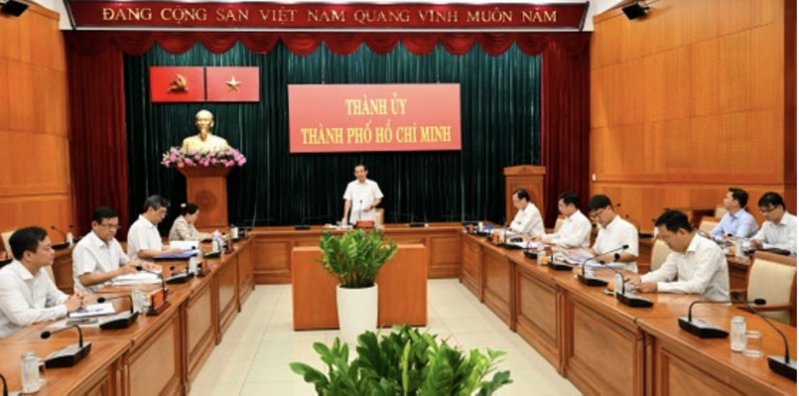 Le Comité du Parti de Ho Chi Minh-Ville achète des informations sur la lutte contre la corruption et la négativité