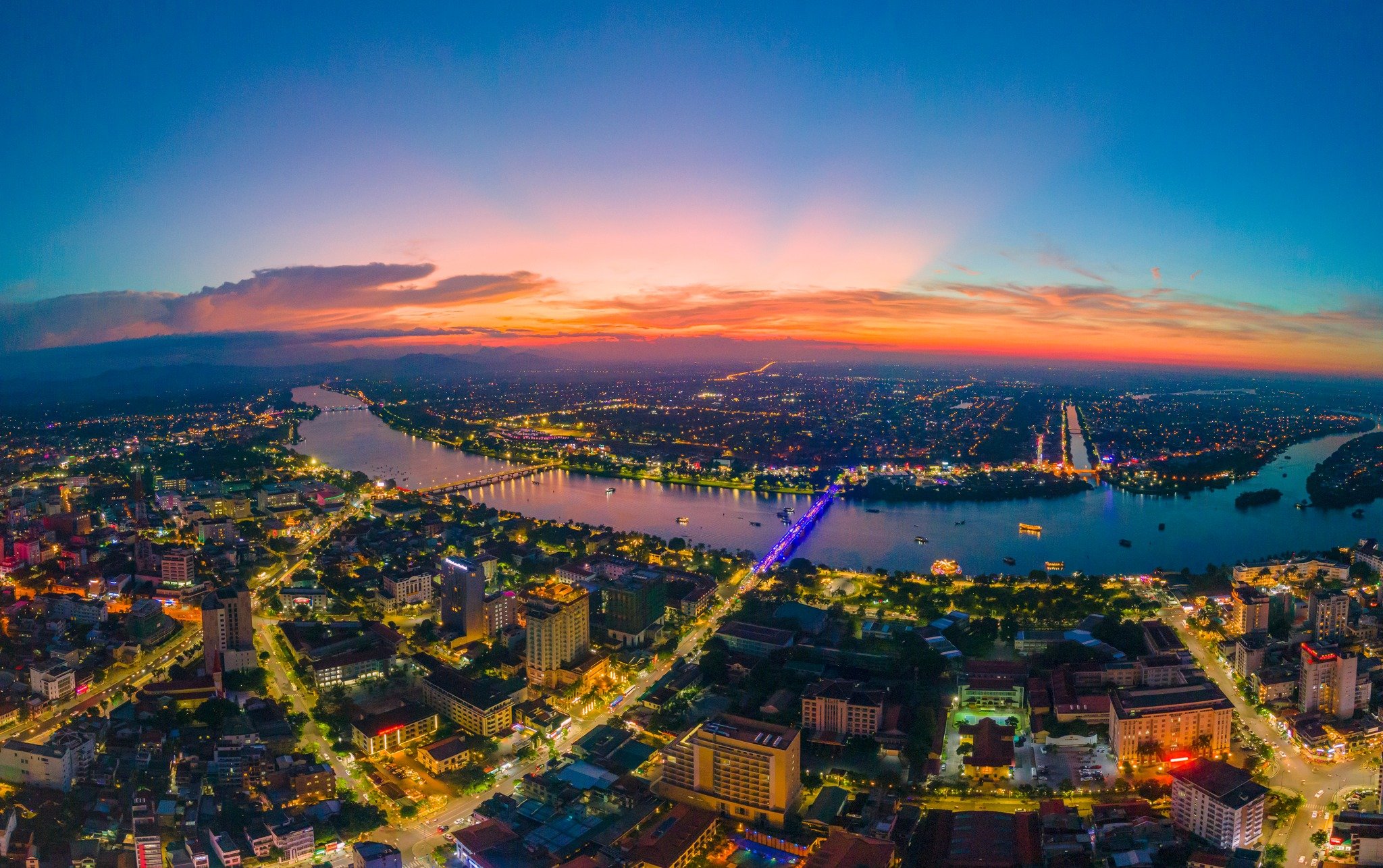 Hue City under the Central Government in the era of national growth