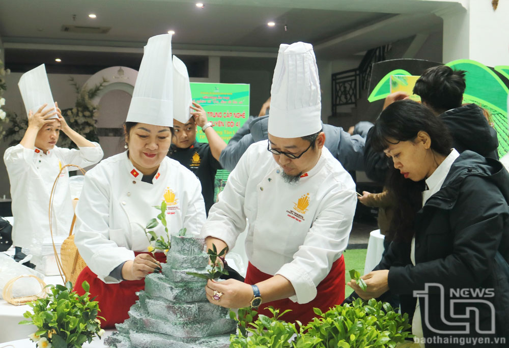 안 투옹 축제 암 탁 트라 담 다 반 삭 힌 1