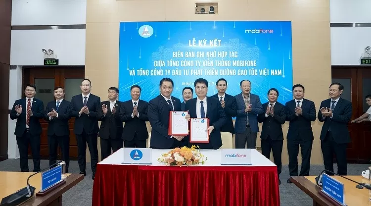 MobiFone signed a memorandum of understanding with Vietnam Expressway Corporation