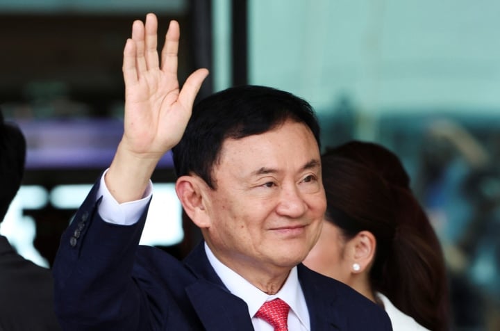 Der ehemalige thailändische Premierminister Thaksin Shinawatra nach seiner Rückkehr nach Bangkok am Morgen des 22. August. (Foto: Reuters)