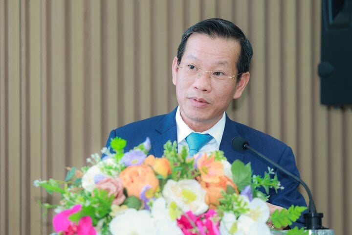 Mr. Dang Anh Tuan - Deputy General Director of Vietnam Airlines spoke at the event.