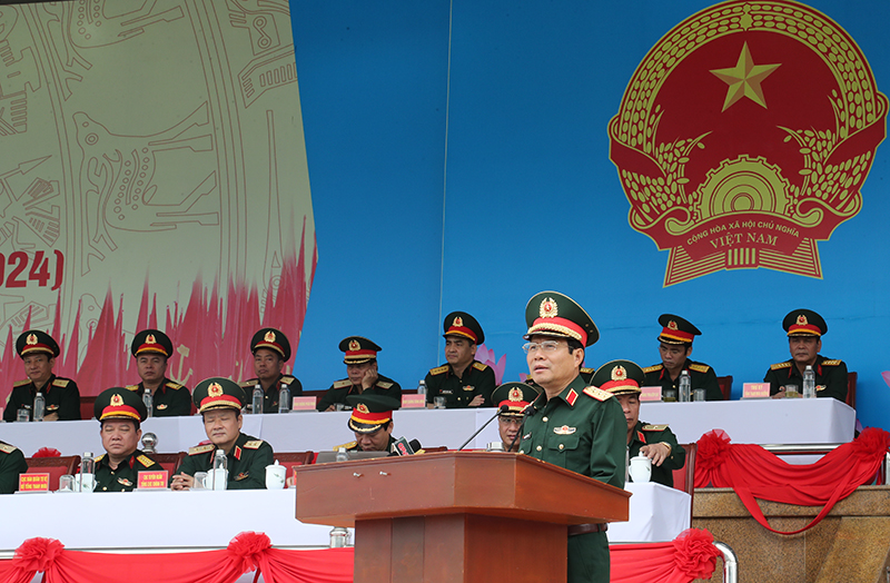 Thượng tướng Nguyễn Tân Cương kiểm tra hợp luyện diễu binh, diễu hành kỷ niệm 70 năm Chiến thắng Điện Biên Phủ