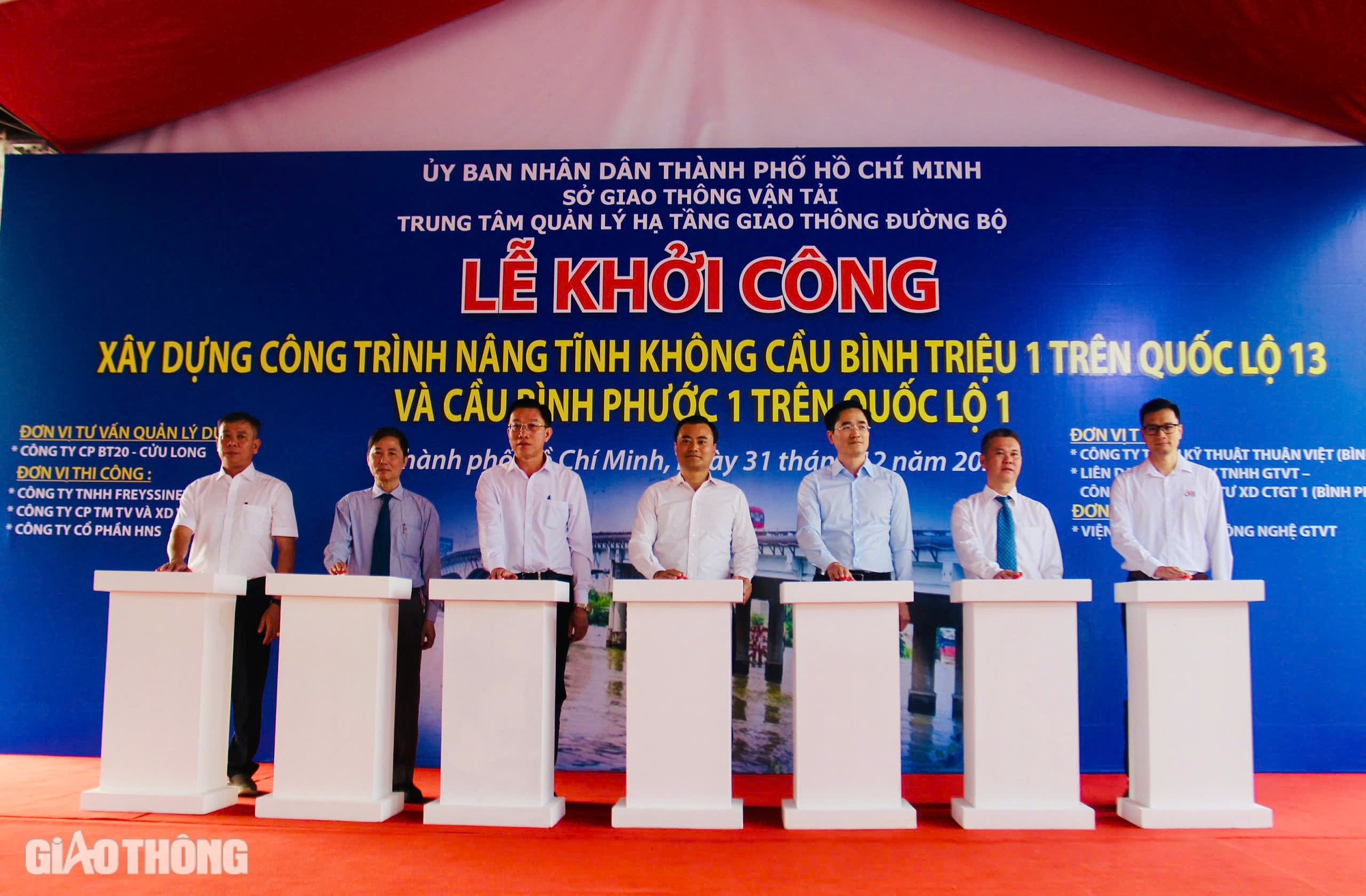 TP.HCM: Bắt đầu nâng tĩnh không cầu Bình Triệu 1 và Bình Phước 1 lên mức 7m- Ảnh 1.