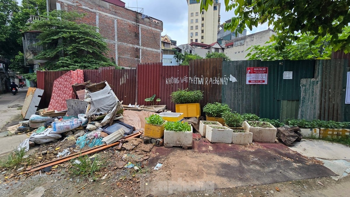 Hanoi : une route de 420 m de long d'une valeur de 1 400 milliards de VND n'est toujours pas terminée après 8 ans Photo 7