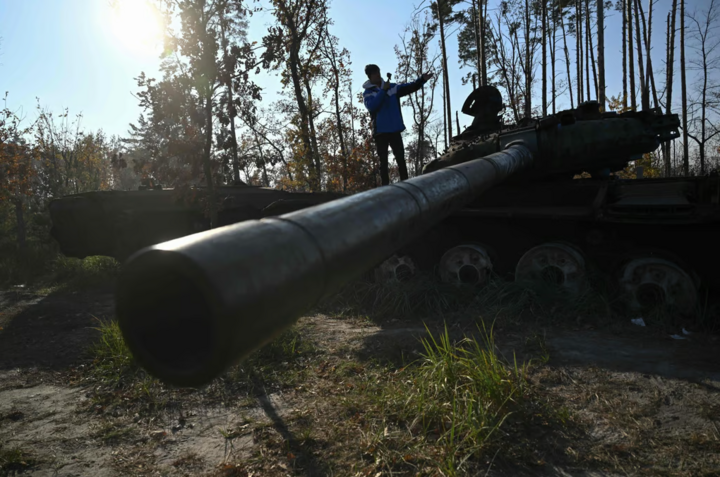 Blasco Ventas a capturé cette image d'une épave de char près du village de Dmytrivka, en Ukraine. (Photo: AFP)