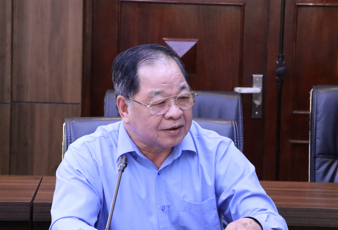 El Sr. Ha Phuc Mich, presidente de la Asociación de Agricultura Orgánica de Vietnam, habló en la reunión. Foto: Phuong Linh.