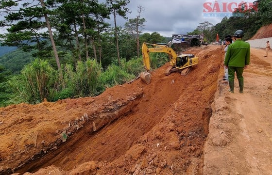 Lam Dong urgently directs safety inspection of construction works after accident kills 2 people photo 2