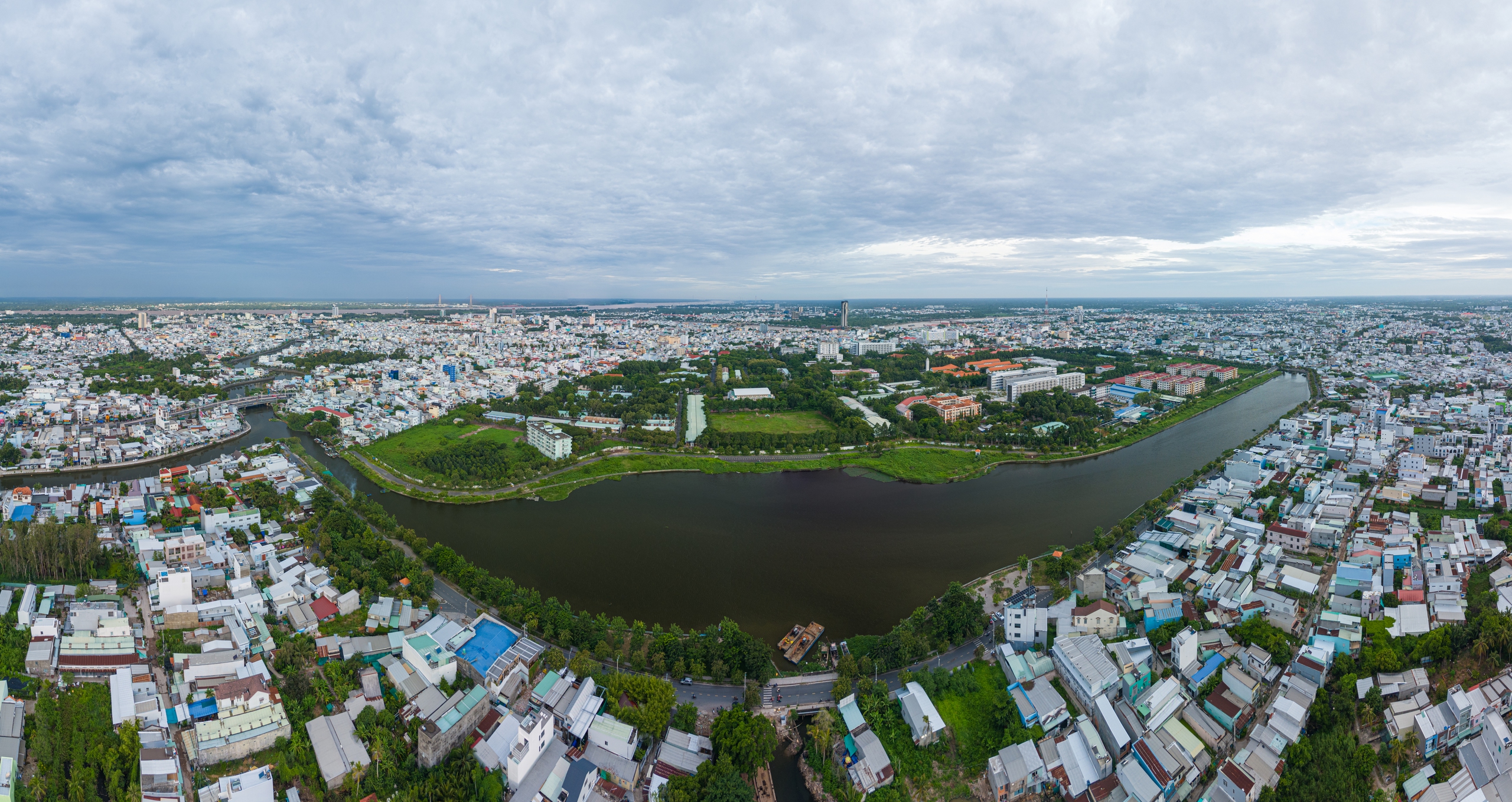 Hiện trạng đối lập của hai hồ chống ngập ở trung tâm Cần Thơ- Ảnh 1.