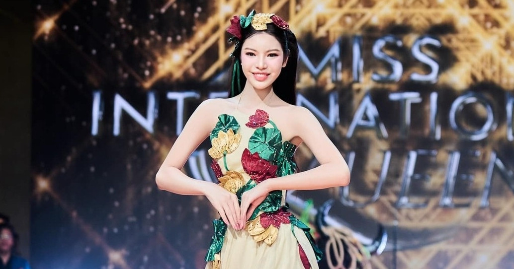 Tuong San s'est déshabillée, a chanté en thaï et est entrée dans le top 3 des talents de Miss International Transgenre