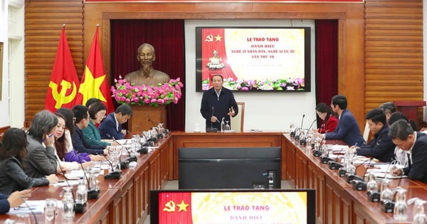 제10회 국민예술인 및 공로예술인상 시상식은 문화예술 발전에 기여한 예술인들의 역할을 기리는 시상식입니다.