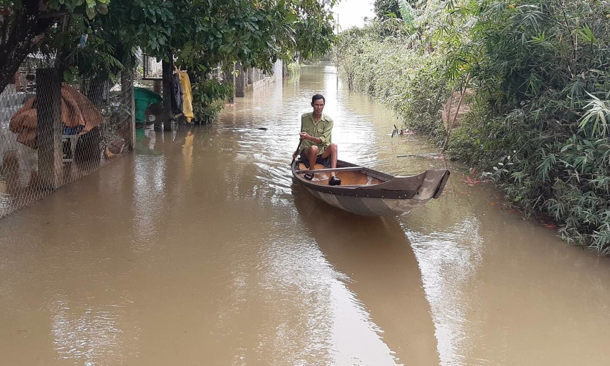 L'inondation est arrivée pendant la nuit, le cours inférieur de la rivière Bo avait une profondeur d'un demi-mètre.