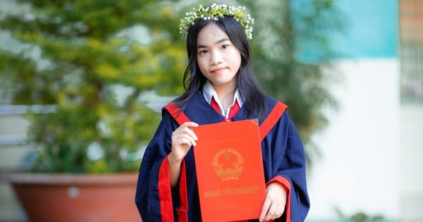 The 're-memorization' learning method helps a female student in Ho Chi Minh City become the valedictorian of the 10th grade exam