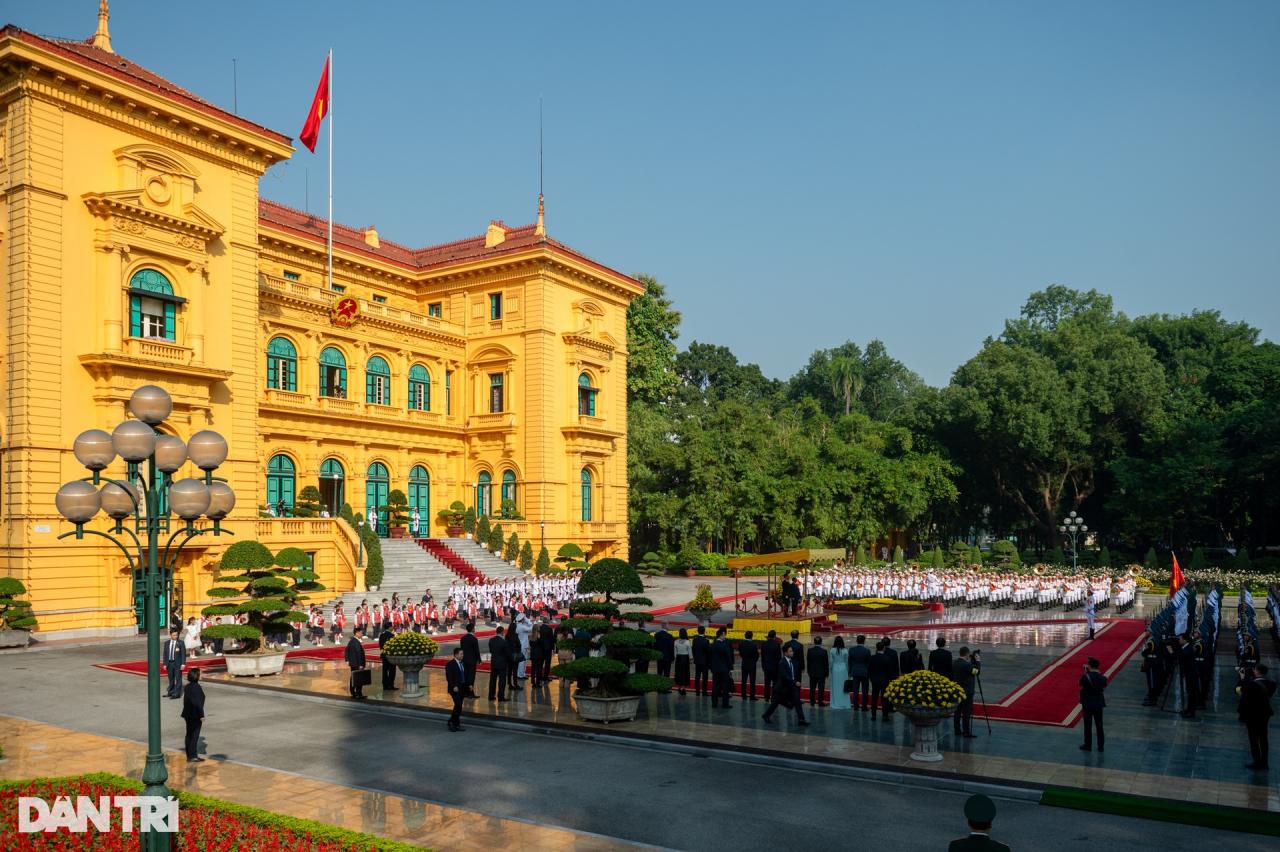 នាយករដ្ឋមន្ត្រី Pham Minh Chinh អញ្ជើញជាអធិបតីក្នុងពិធីស្វាគមន៍ចំពោះដំណើរទស្សនកិច្ចរបស់នាយករដ្ឋមន្ត្រីបេឡារុស្សនៅវៀតណាម - 1 Thủ tướng Phạm Minh Chính chủ trì lễ đón Thủ tướng Belarus thăm Việt Nam - 1