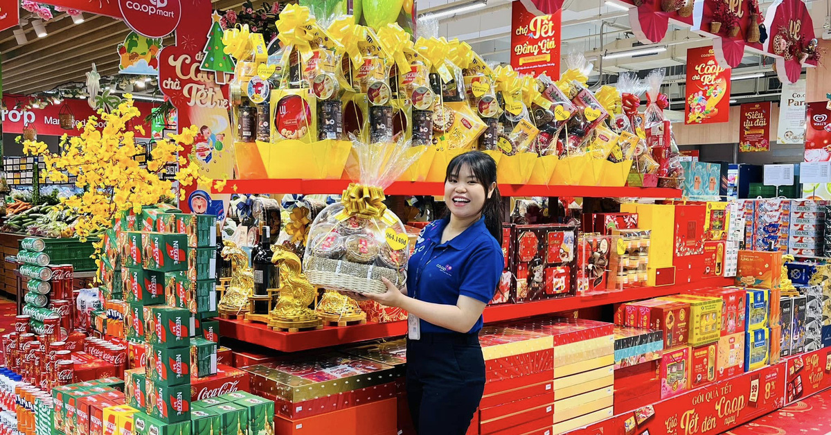 Saigon Co.op maintains price stability, increases goods for Lunar New Year 2025