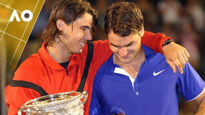 2009 gewann Nadal seinen ersten Grand-Slam-Titel auf Hartplatz. Er besiegte Fernando Verdasco im Halbfinale der Australian Open, bevor er Roger Federer im Finale in fünf Sätzen schlug. Nadal hat die Grand-Slam-Sammlung offiziell auf allen drei Platzbelägen vervollständigt: Hartplatz, Sandplatz und Rasen.