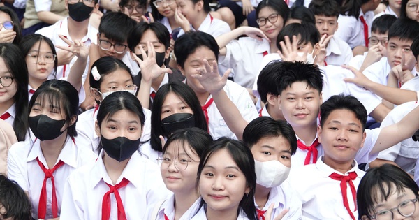 Ho Chi Minh City determined to fight against overcharging in the new school year