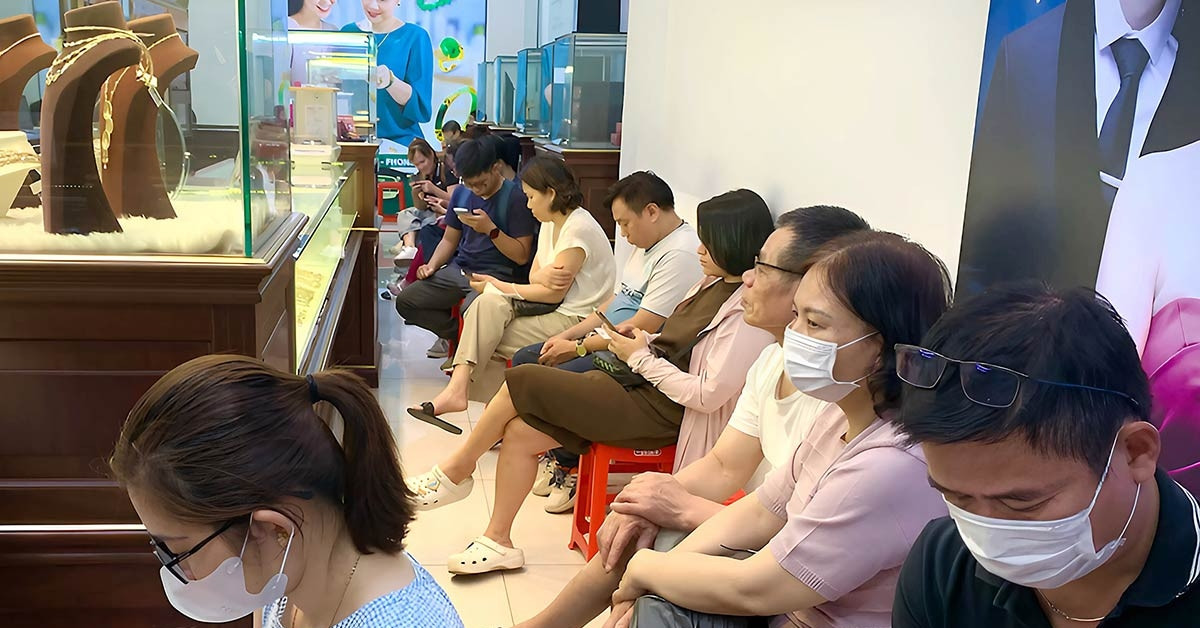 ទៅ​ហាង​មាស​ហើយ​តែ​នៅ​តែ​ចង់​លក់ &amp;apos;ប្រគល់&amp;apos; ដោយសារតែខ្លាចបាត់បង់ច្រើនទៀត; មានអគ្គិសនី តែមិនហ៊ានមើលទូរទស្សន៍