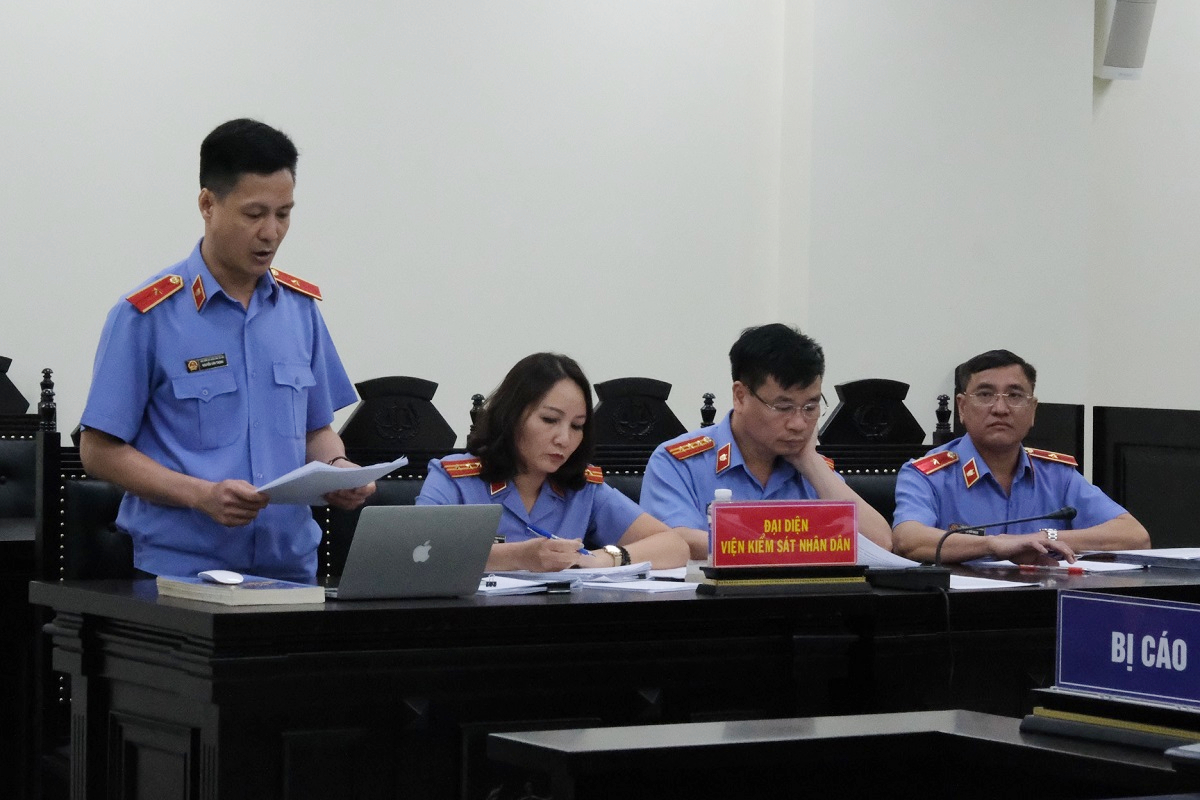 Chủ tịch Louis Holdings Đỗ Thành Nhân khóc, nói 'gia đình rất khó khăn' - Ảnh 2.