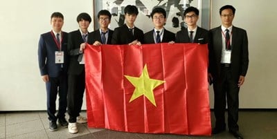 Los cinco estudiantes vietnamitas ganaron medallas en la Olimpiada Internacional de Física de 2023