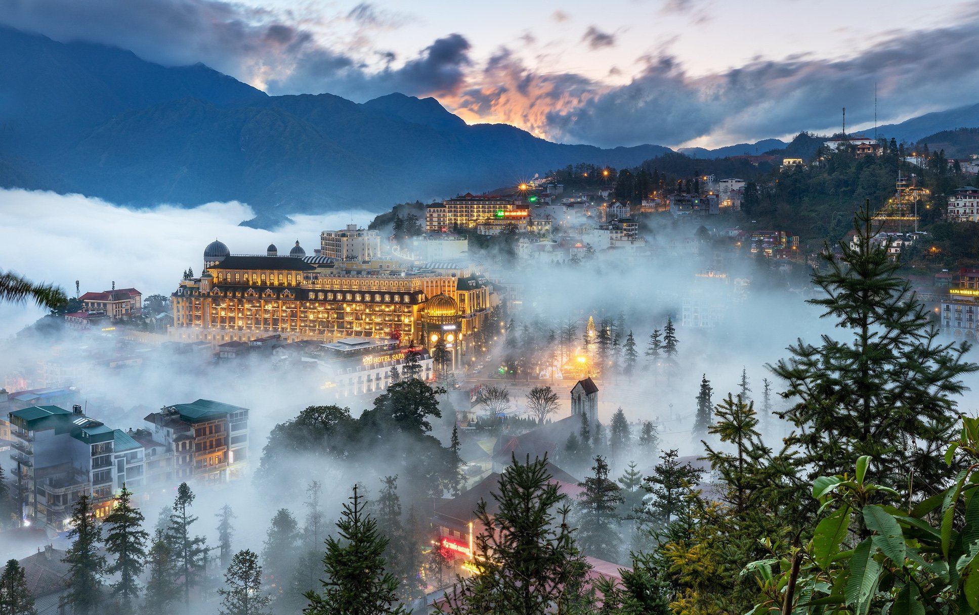 The most beautiful small 'town in the mist' in the world