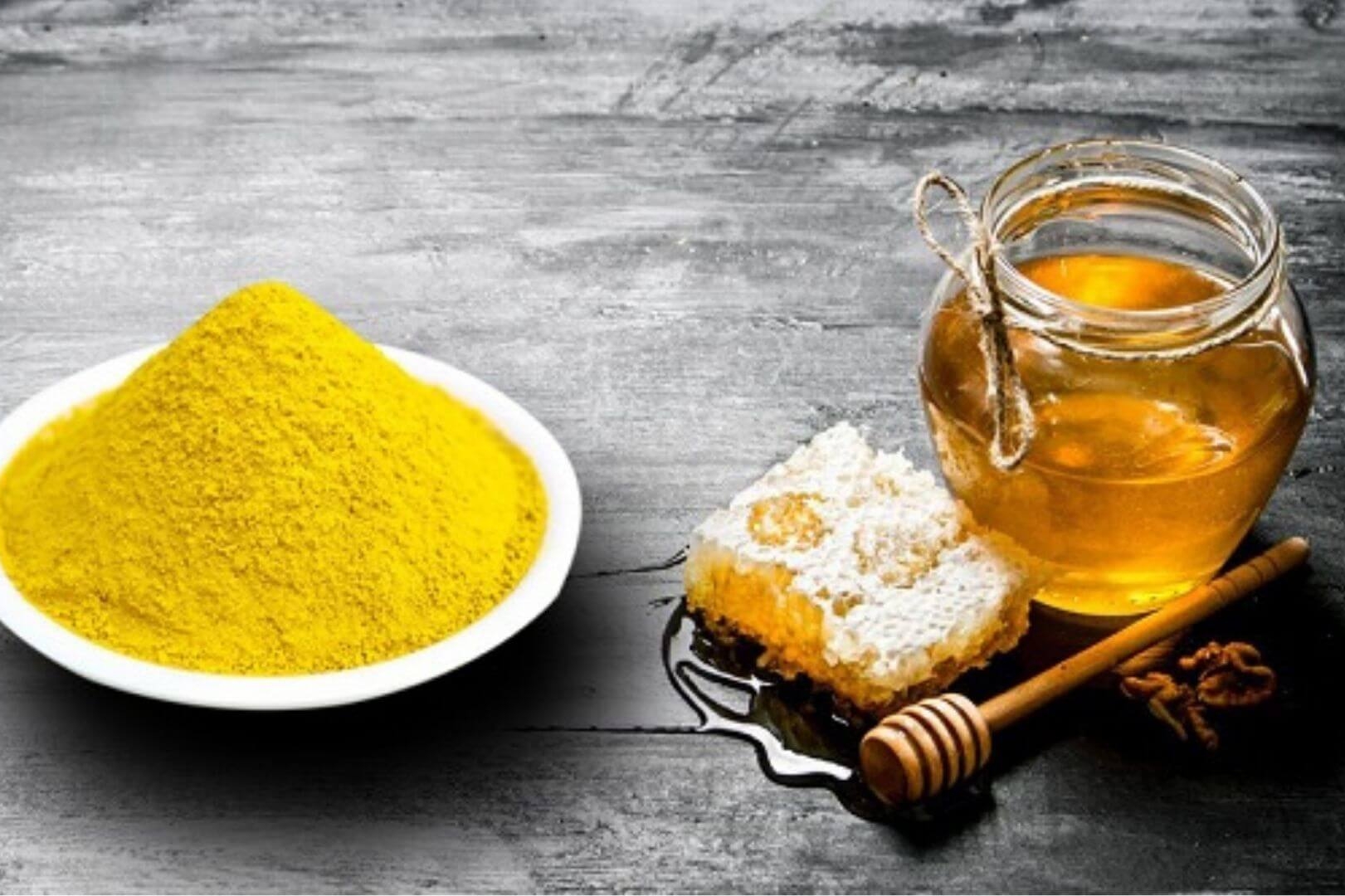 Who should not drink turmeric powder with honey?