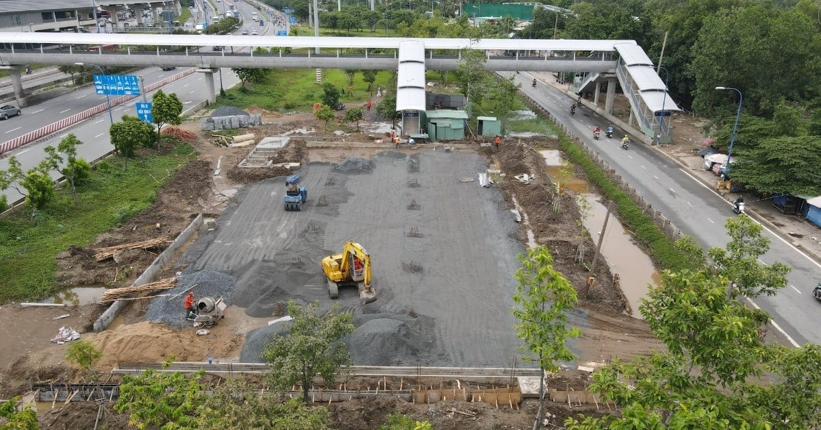 État d'avancement des travaux de construction de 5 parkings le long de la ligne 1 du métro à Hô-Chi-Minh-Ville