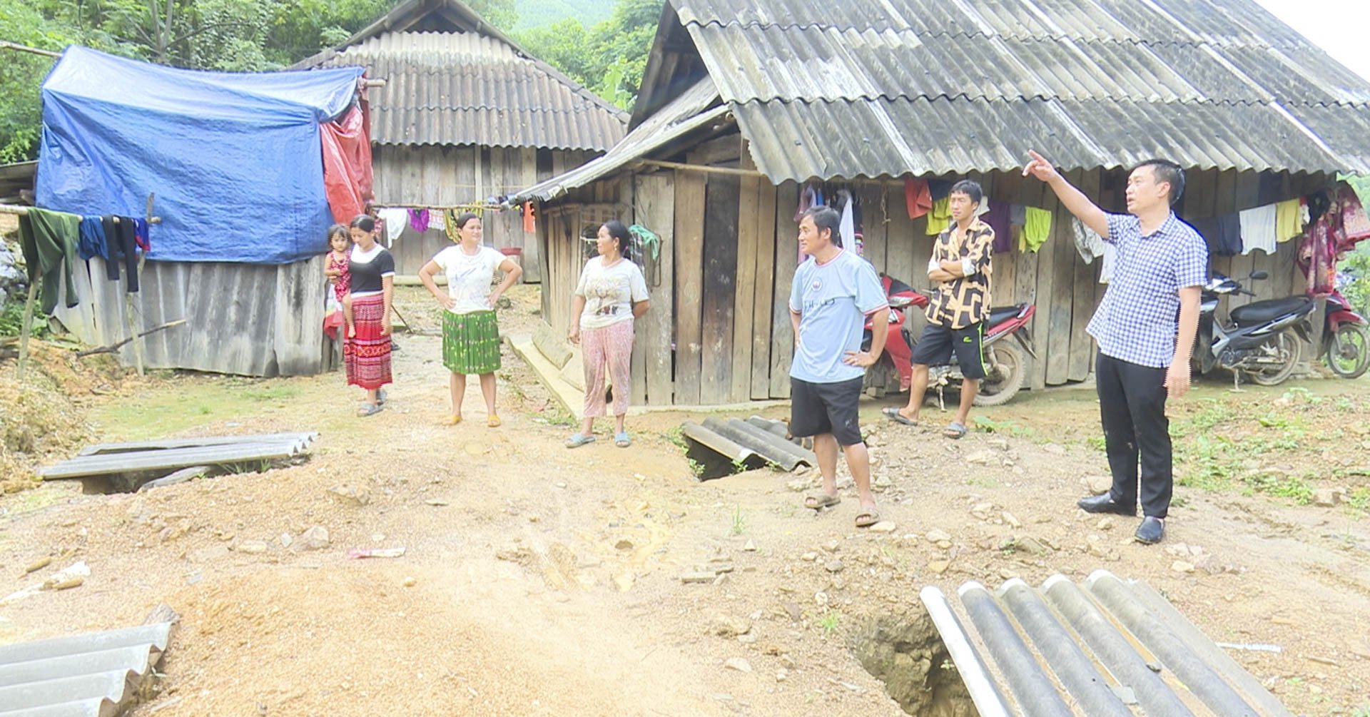 Urgent evacuation of households at risk of landslides in Dong Hy, Thai Nguyen