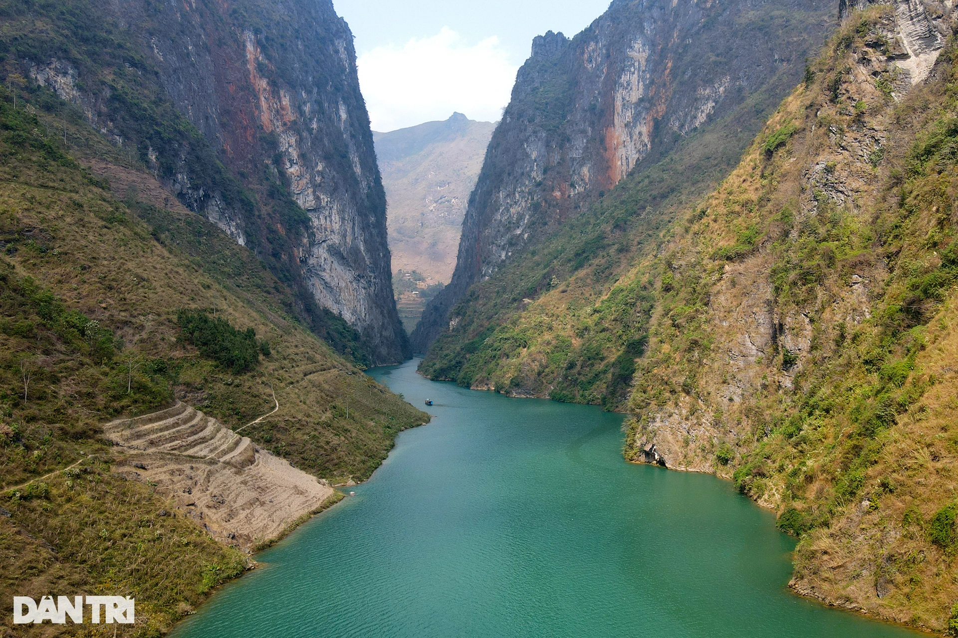 Tourists return to Nho Que River