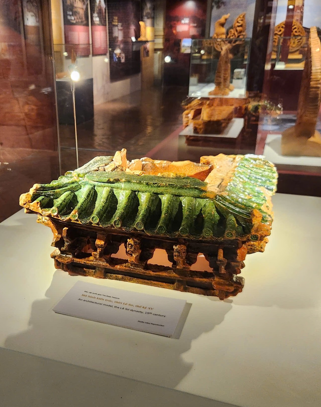 ホーチミン市で展示されているフエ地方フースアン地方の貴重な骨董品のクローズアップ写真11