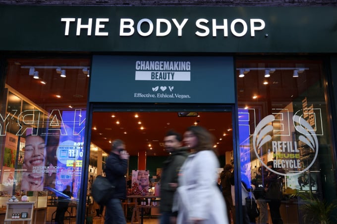 Cửa hàng The Body Shop ở phố Oxford, London, Anh, ngày 13/2. Ảnh: Reuters