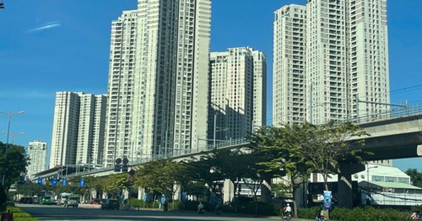 Bustling apartment and ground floor along Metro Line 1