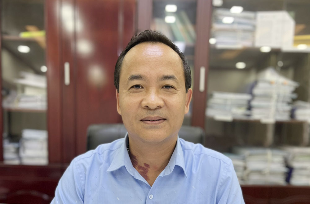 Ông Vũ Đức Hảo, Phó Giám đốc Sở Nông nghiệp và PTNT: Thời gian tới, Sở sẽ tiếp tục tham mưu UBND tỉnh định hướng giảm dần chăn nuôi quy mô nông hộ, phát triển chăn nuôi theo hướng trang trại tập trung, an toàn sinh học, an toàn dịch bệnh, gắn với bảo vệ môi trường và kế hoạch sử dụng đất ở mỗi địa phương; tiếp tục thu hút các doanh nghiệp đầu tư phát triển chăn nuôi quy mô lớn, theo chuỗi giá trị.