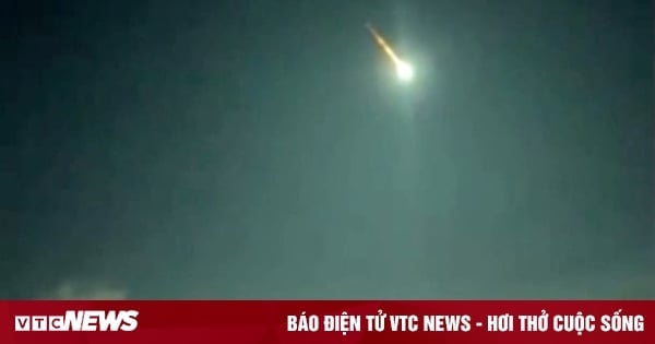 ロシアで小惑星が落下、空を照らす