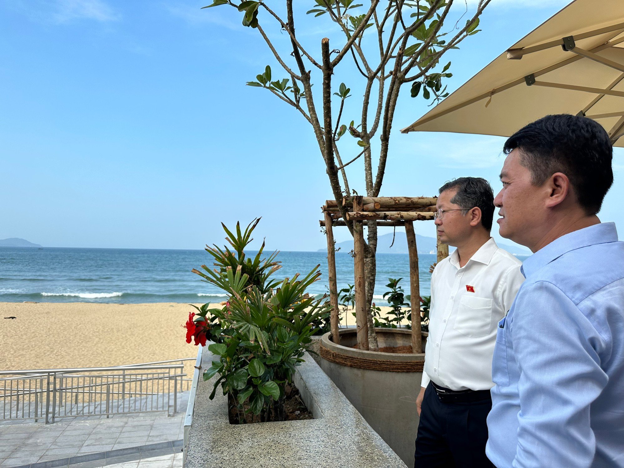 Bí thư Thành ủy Đà Nẵng Nguyễn Văn Quang 'mở hàng' Phố ăn vặt Nam Ô - Ảnh 5.