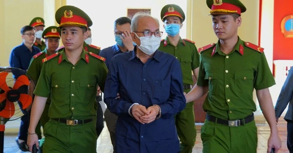 Exdirector del Departamento de Salud de la provincia de Tay Ninh en juicio por recibir mil millones de dongs