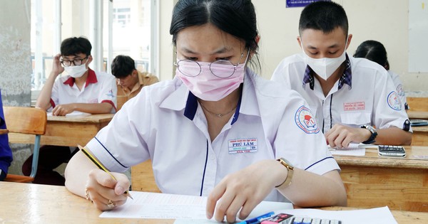 Before the high school graduation exam, Ho Chi Minh City warns candidates about cheating devices