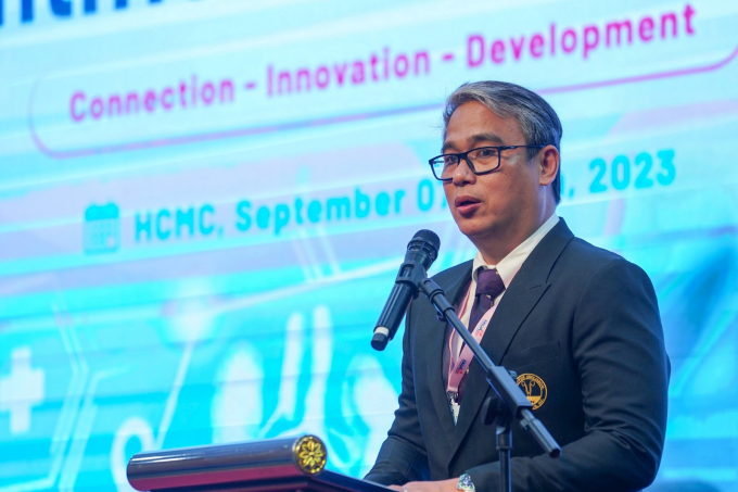 Le professeur Samuel s'exprime lors de la Conférence d'urologie de l'Asie du Sud-Est 2023 à Ho Chi Minh-Ville le 7 septembre. Photo : Hôpital général de Tam Anh